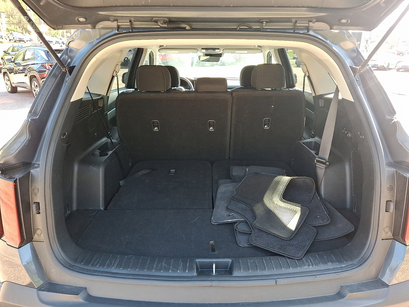 Used 2022 Kia Sorento LX image 28