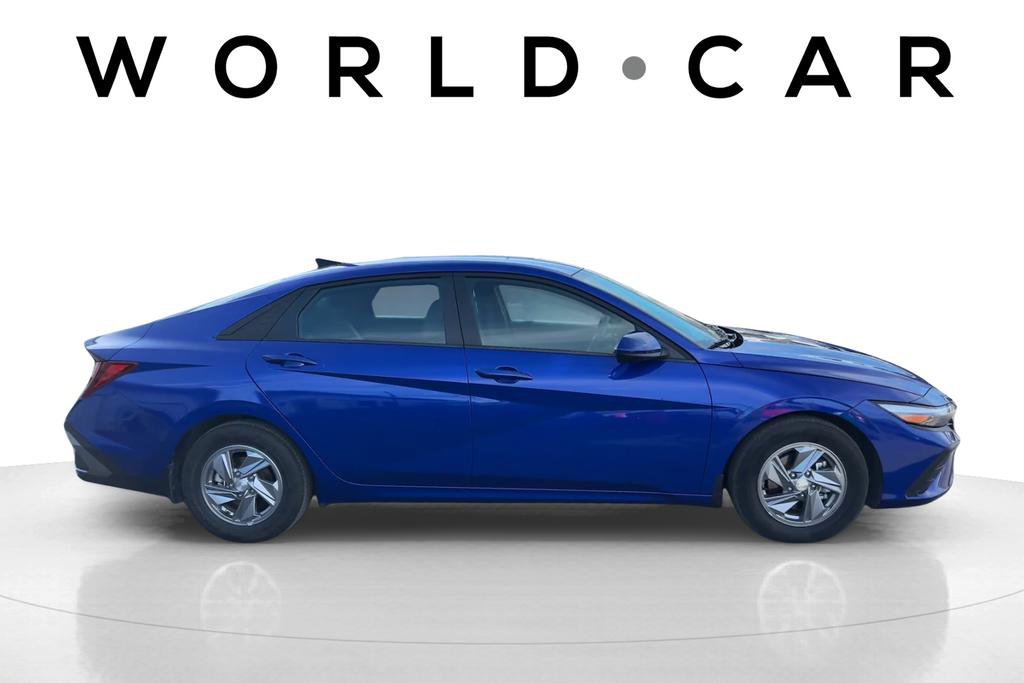 Certified 2025 Hyundai Elantra SE image 2