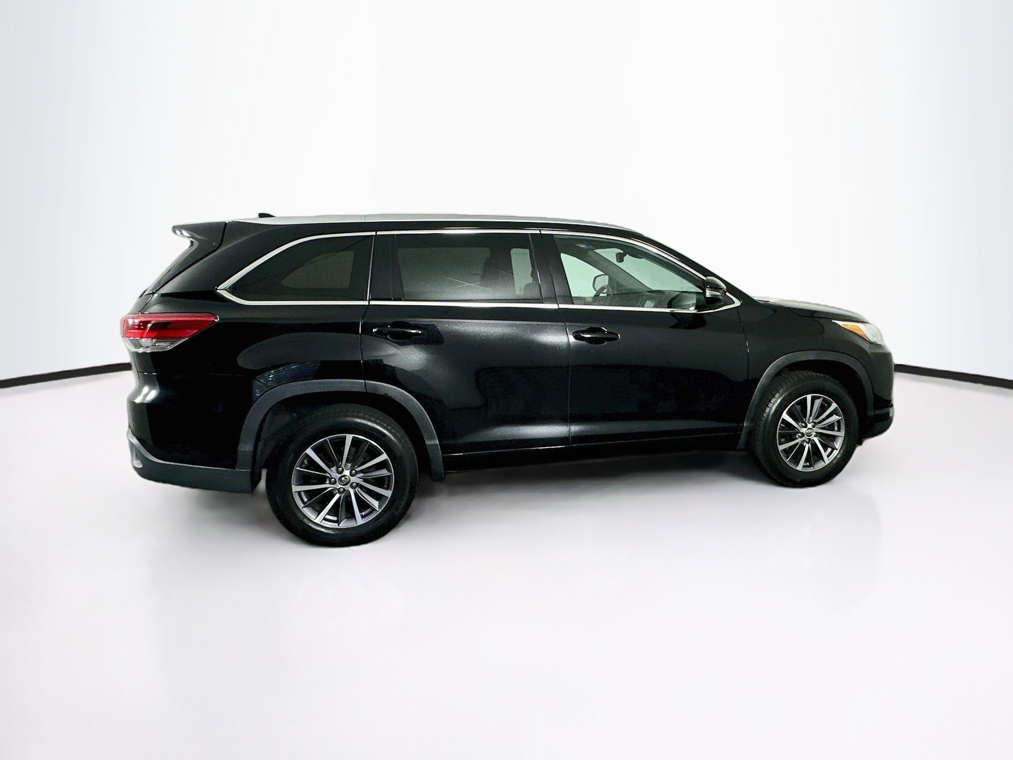 Used 2018 Toyota Highlander XLE FWD image 10