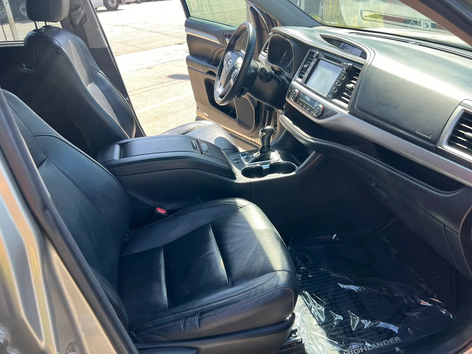 Used 2015 Toyota Highlander XLE FWD image 11