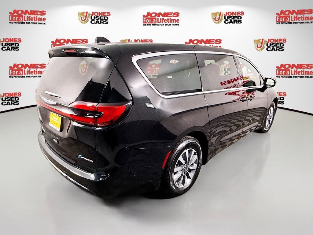 Used 2025 Chrysler Pacifica Select FWD image 15