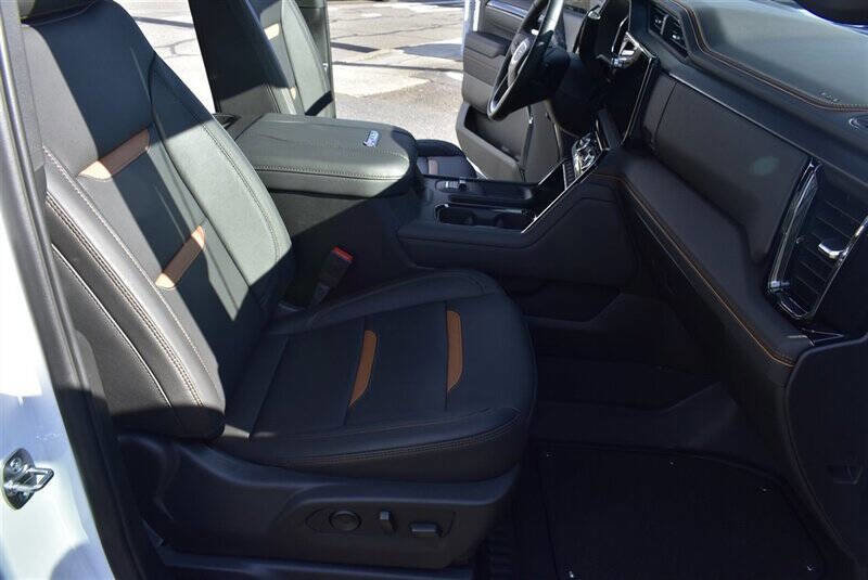 Used 2025 GMC Sierra 3500 AT4 w/ AT4 Premium Plus Package image 18