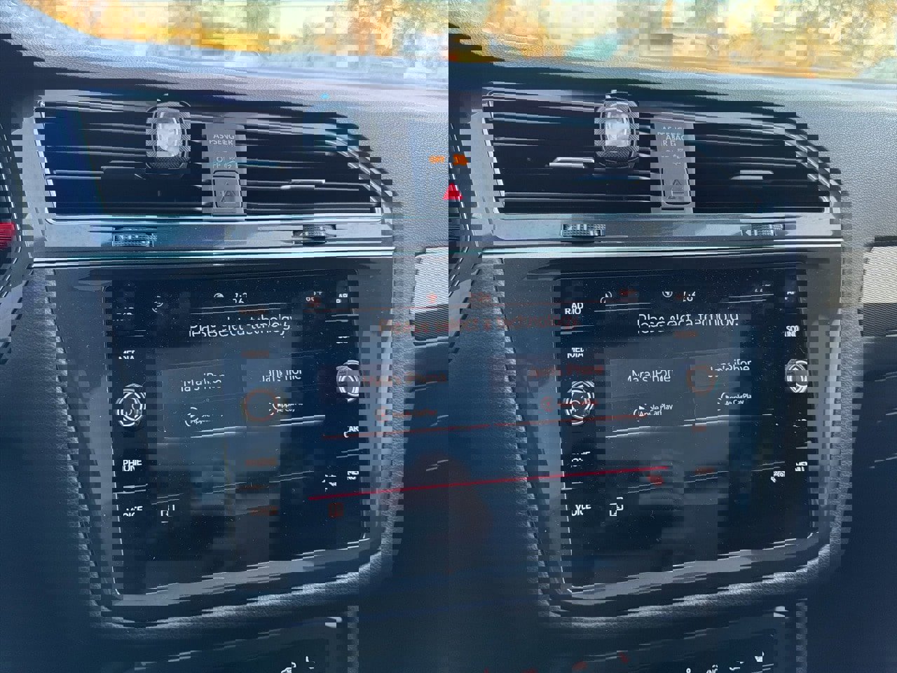 Used 2022 Volkswagen Tiguan SE R-Line image 13