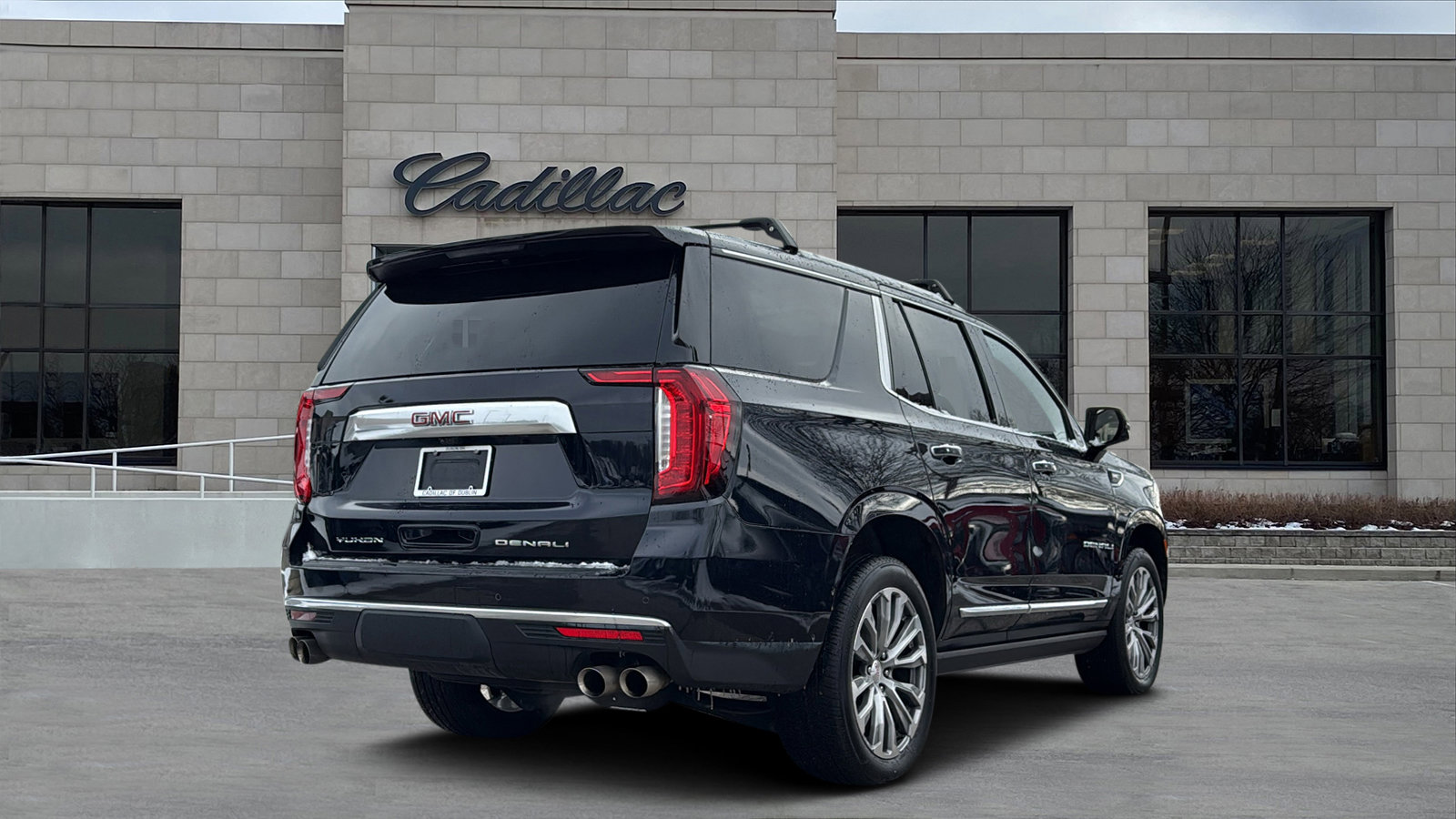 Used 2021 GMC Yukon Denali w/ Denali Premium Package image 3