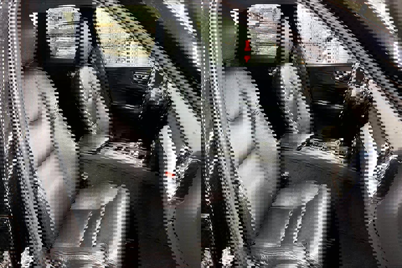 Used 2019 Volvo XC60 T8 Momentum w/ Advanced Package image 8