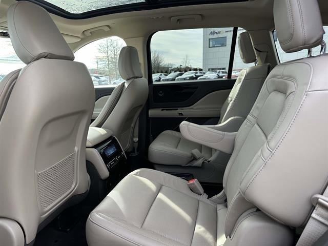 Certified 2023 Lincoln Aviator Reserve w/ Elements Package Plus AWD/4WD image 10