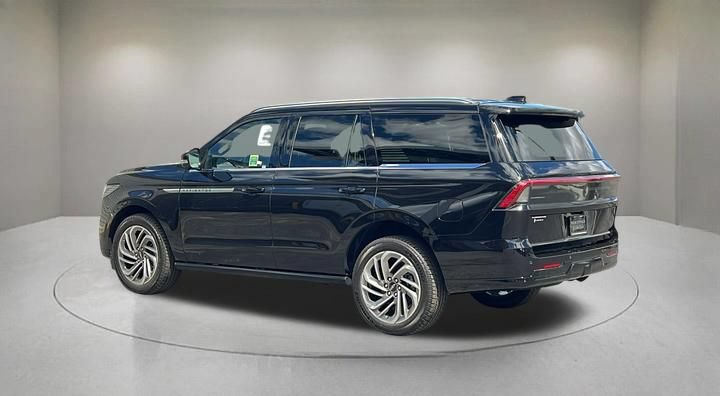 New 2026 Lincoln Navigator L Reserve AWD/4WD image 4