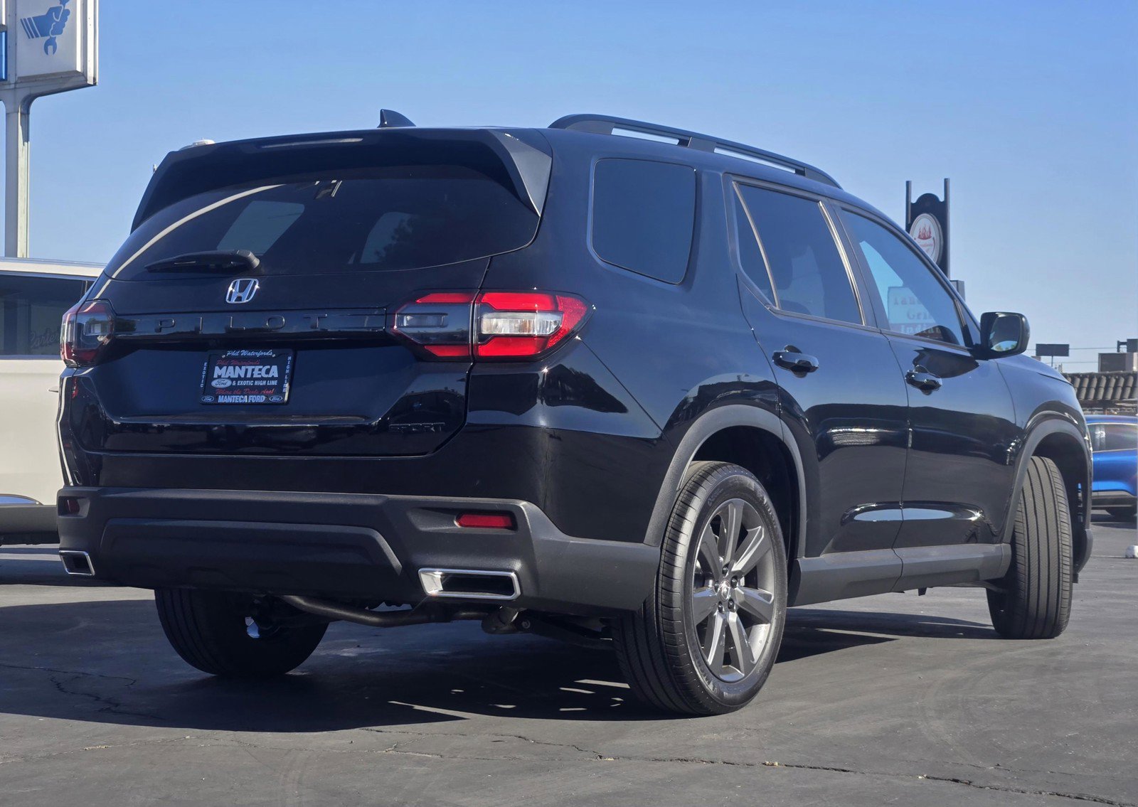 Used 2025 Honda Pilot Sport image 3