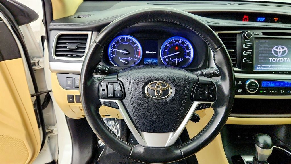 Used 2019 Toyota Highlander XLE AWD/4WD image 14