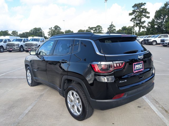 Used 2024 Jeep Compass Latitude AWD/4WD image 8