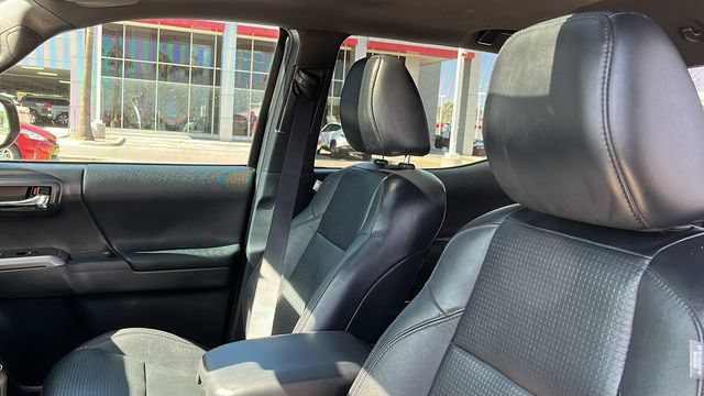 Used 2023 Toyota Tacoma TRD Sport w/ TRD Premium Sport Package AWD/4WD image 15