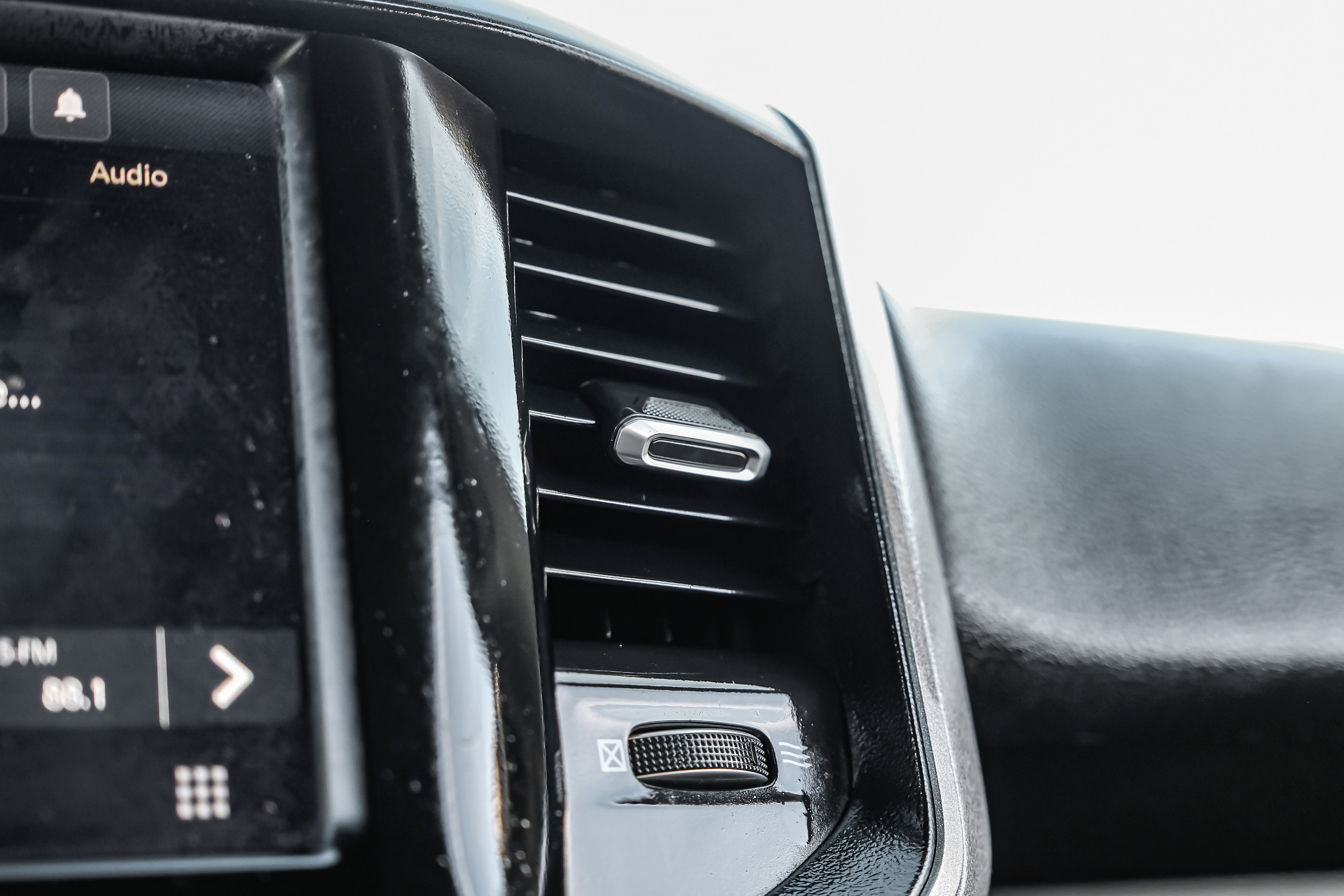 Used 2024 RAM 3500 Tradesman w/ Chrome Appearance Group image 29