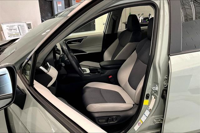 Used 2019 Toyota RAV4 XLE w/ Convenience Package image 21