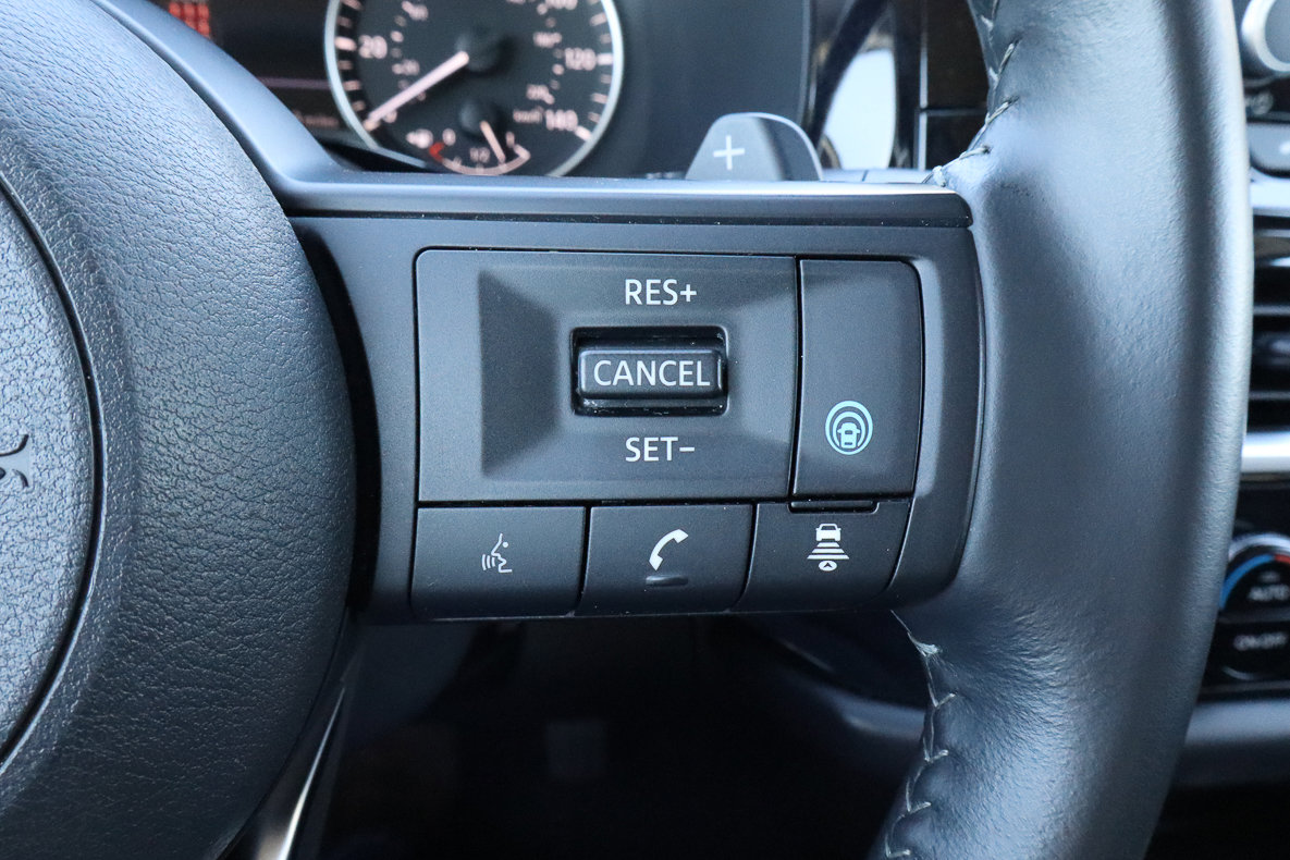 Used 2025 Nissan Pathfinder SV image 27