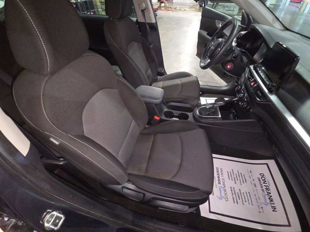 Used 2023 Kia Forte LXS image 29