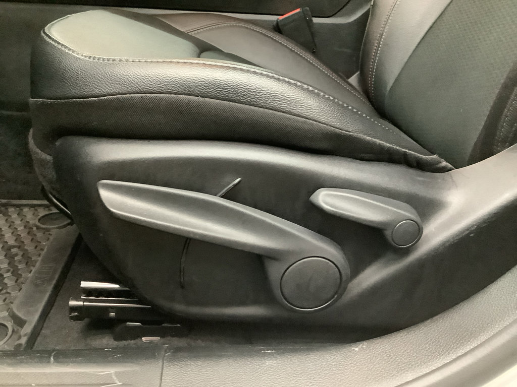 Used 2025 Jeep Compass Trailhawk AWD/4WD image 13