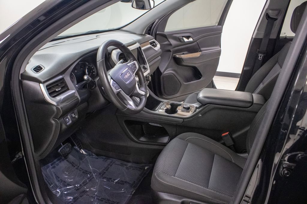 Used 2023 GMC Acadia SLE image 4