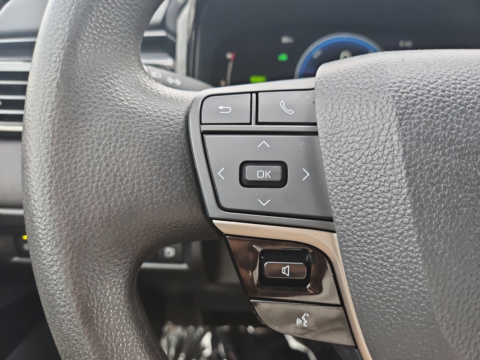 Used 2025 Toyota Camry LE FWD image 30
