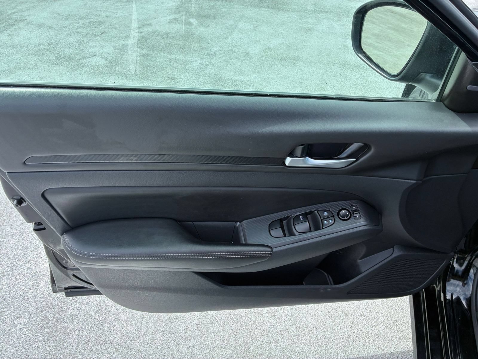 Used 2025 Nissan Altima 2.5 SV FWD image 18