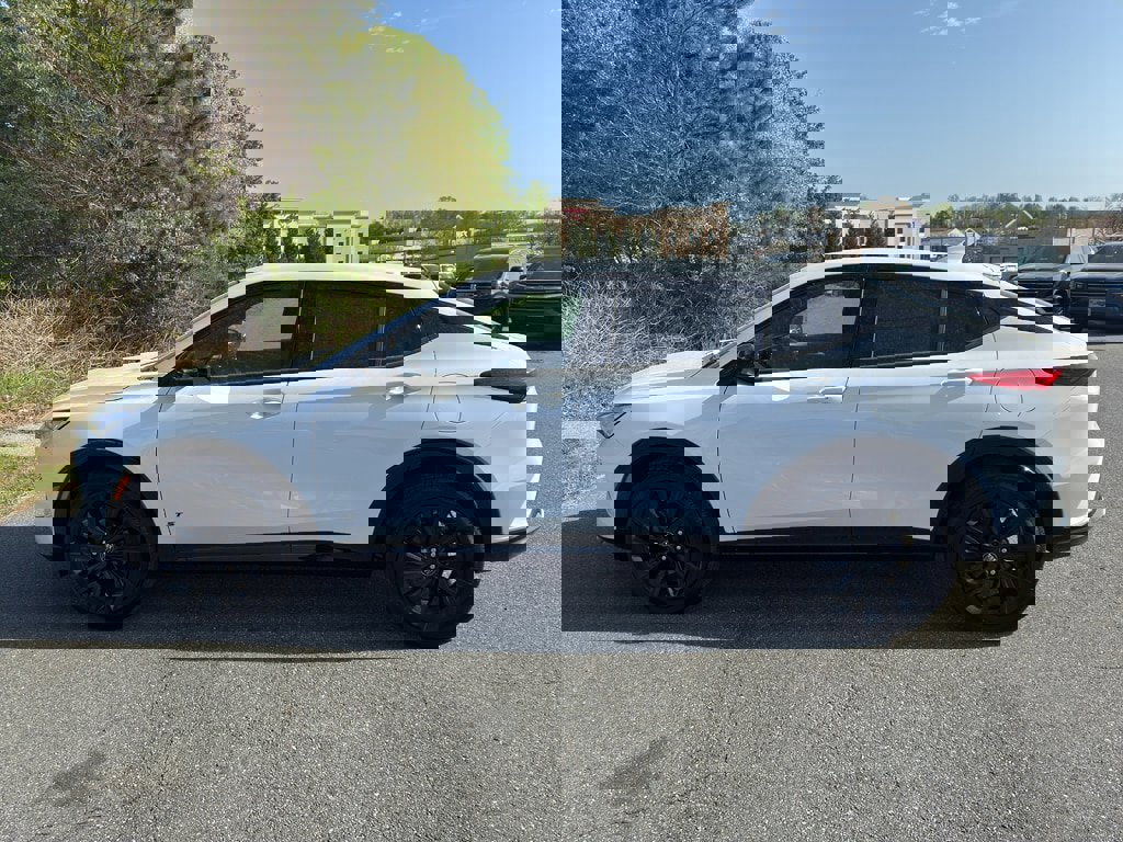 New 2026 Buick Envista Sport Touring image 3