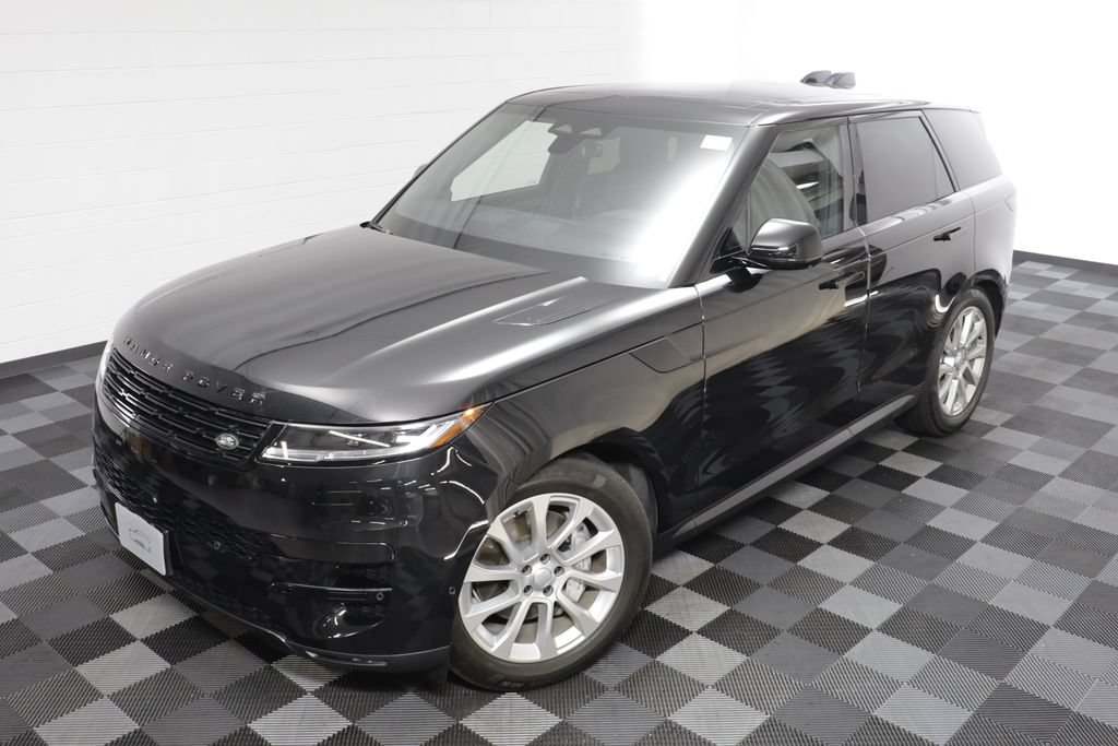 Used 2025 Land Rover Range Rover Sport SE AWD/4WD image 2