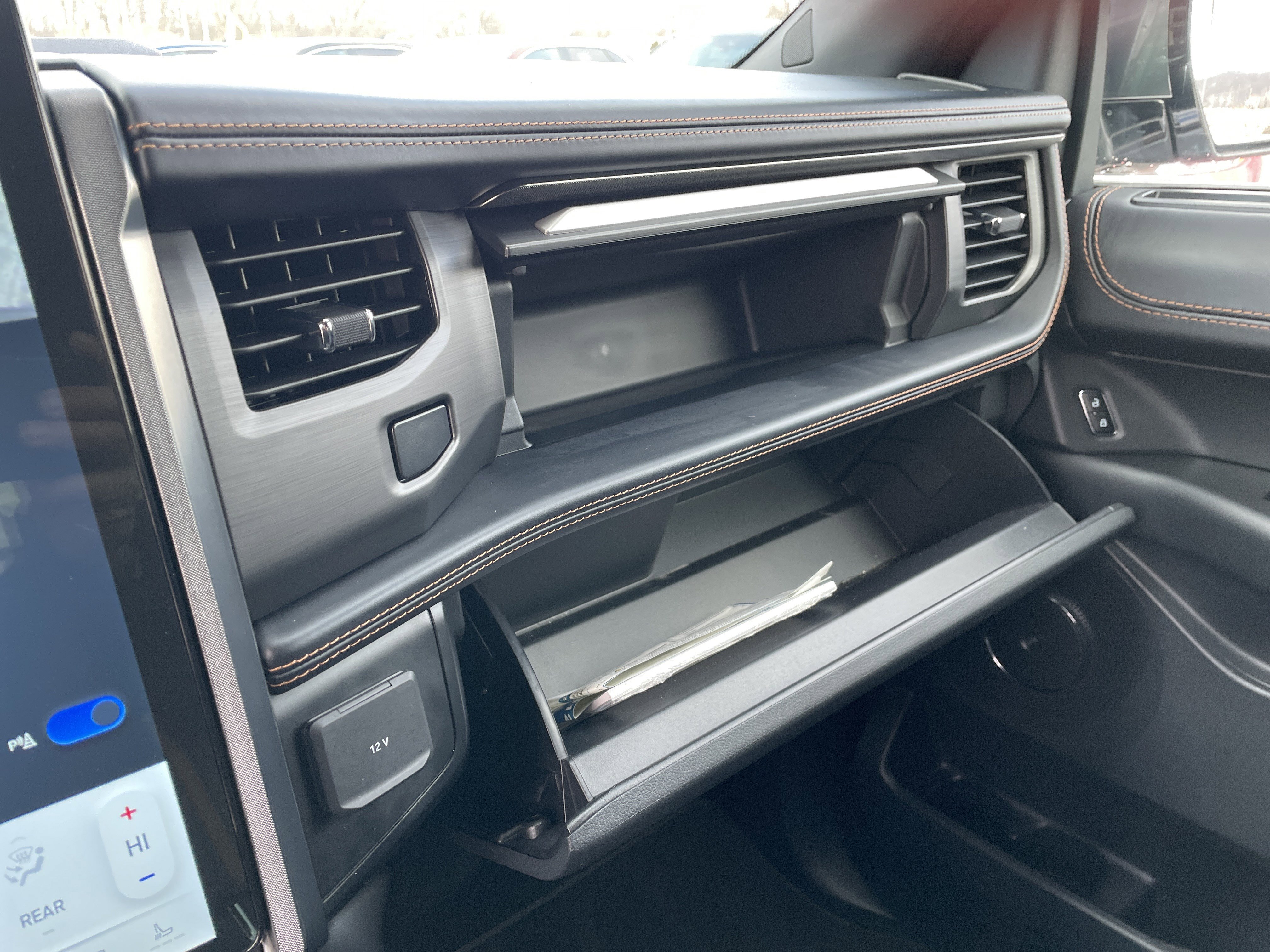 Used 2024 Ford Expedition Platinum image 31