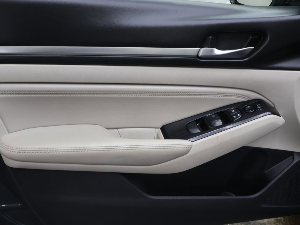 Used 2020 Nissan Altima 2.5 SV image 15