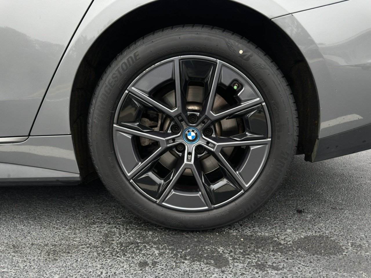 Used 2023 BMW i4 eDrive40 RWD image 14