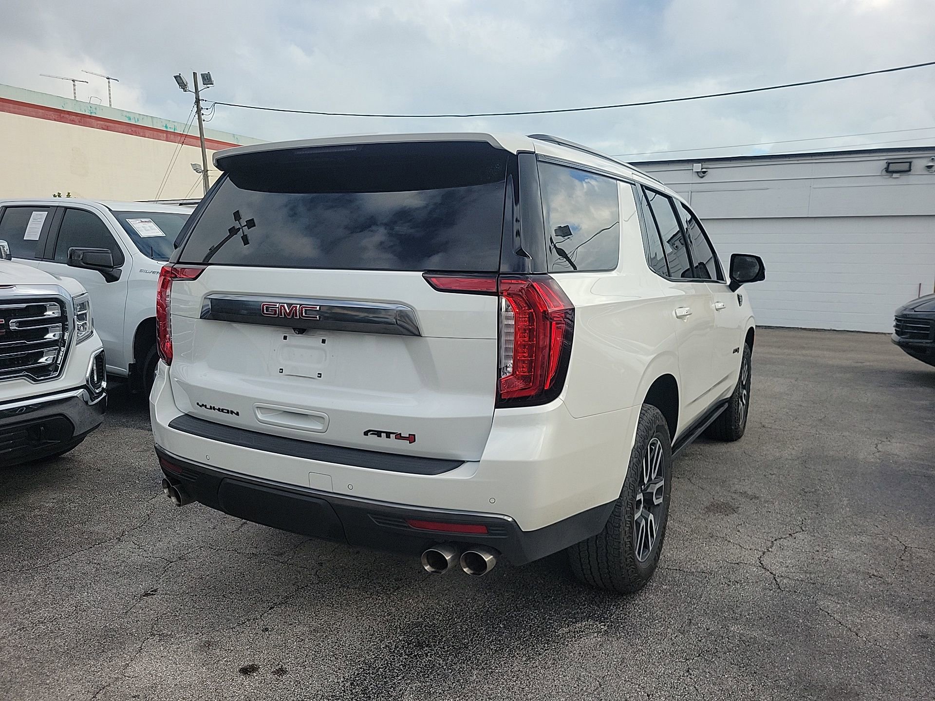 Used 2024 GMC Yukon AT4 w/ Technology Package image 19