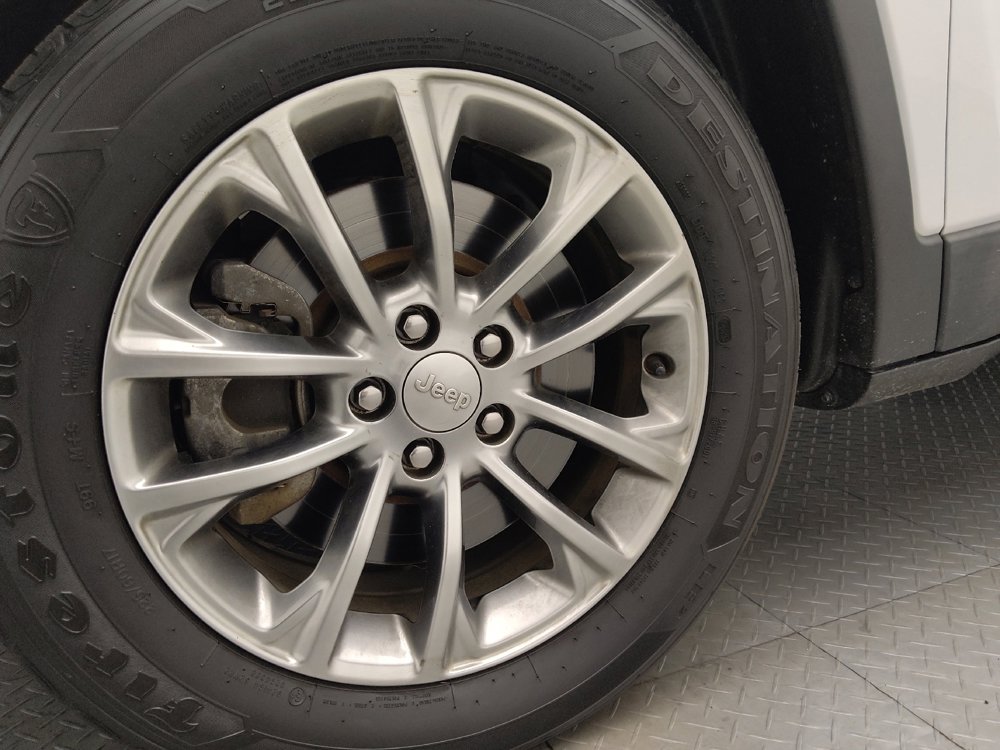 Used 2020 Jeep Cherokee Latitude Plus image 31
