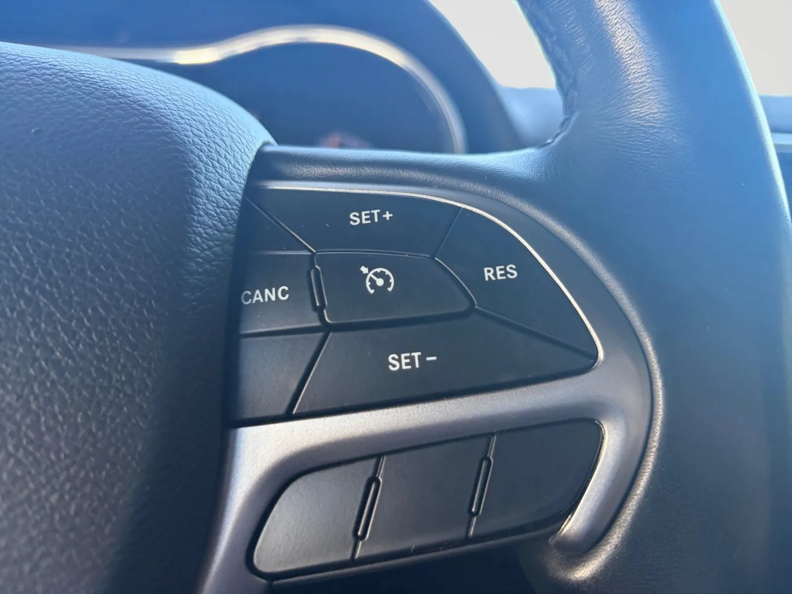 Used 2020 Jeep Grand Cherokee Limited AWD/4WD image 30