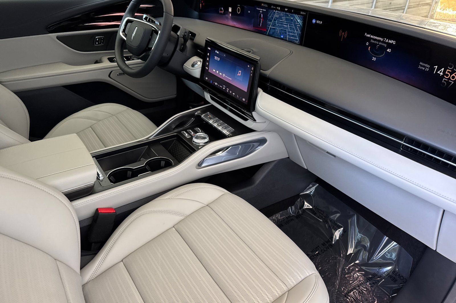 New 2026 Lincoln Nautilus Reserve w/ Jet Appearance Package AWD/4WD image 12