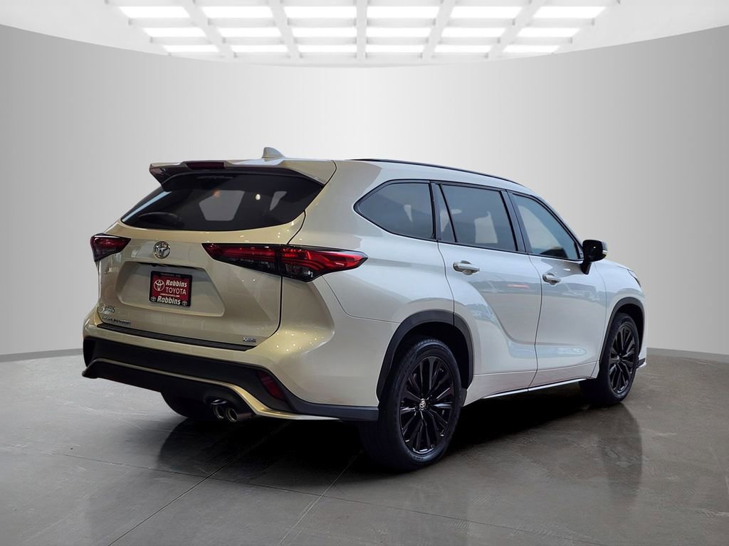 Used 2023 Toyota Highlander XSE FWD image 5