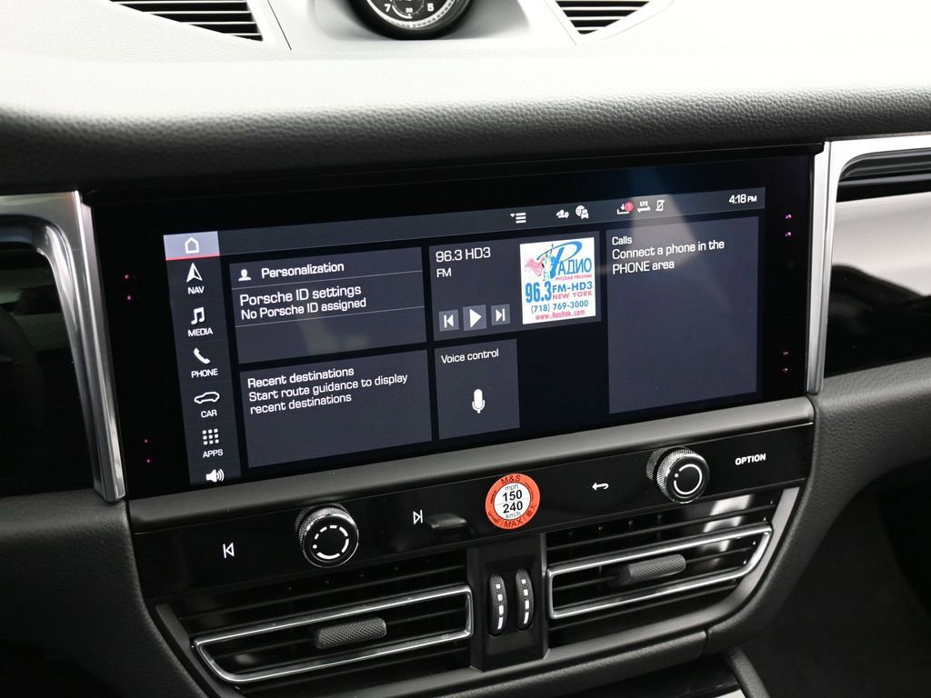 Certified 2025 Porsche Macan image 21