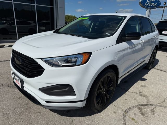 Used 2022 Ford Edge SE w/ Black Appearance Package image 3