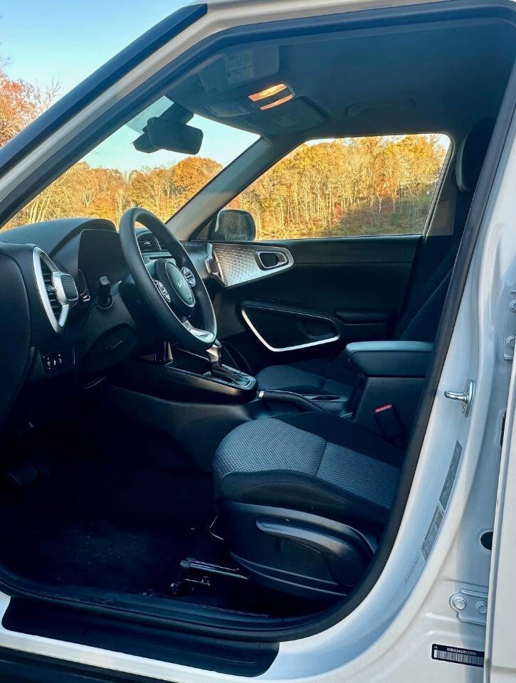 Used 2024 Kia Soul LX w/ Option Group 015 image 24