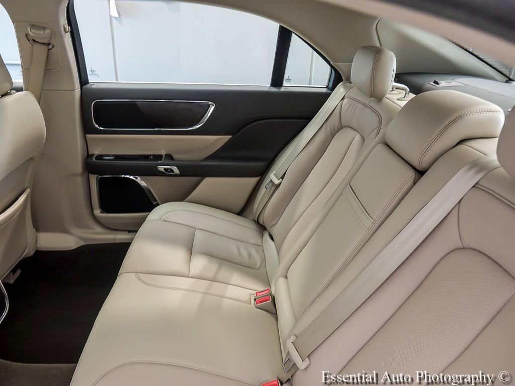 Used 2019 Lincoln Continental Select w/ Continental Climate Package FWD image 15