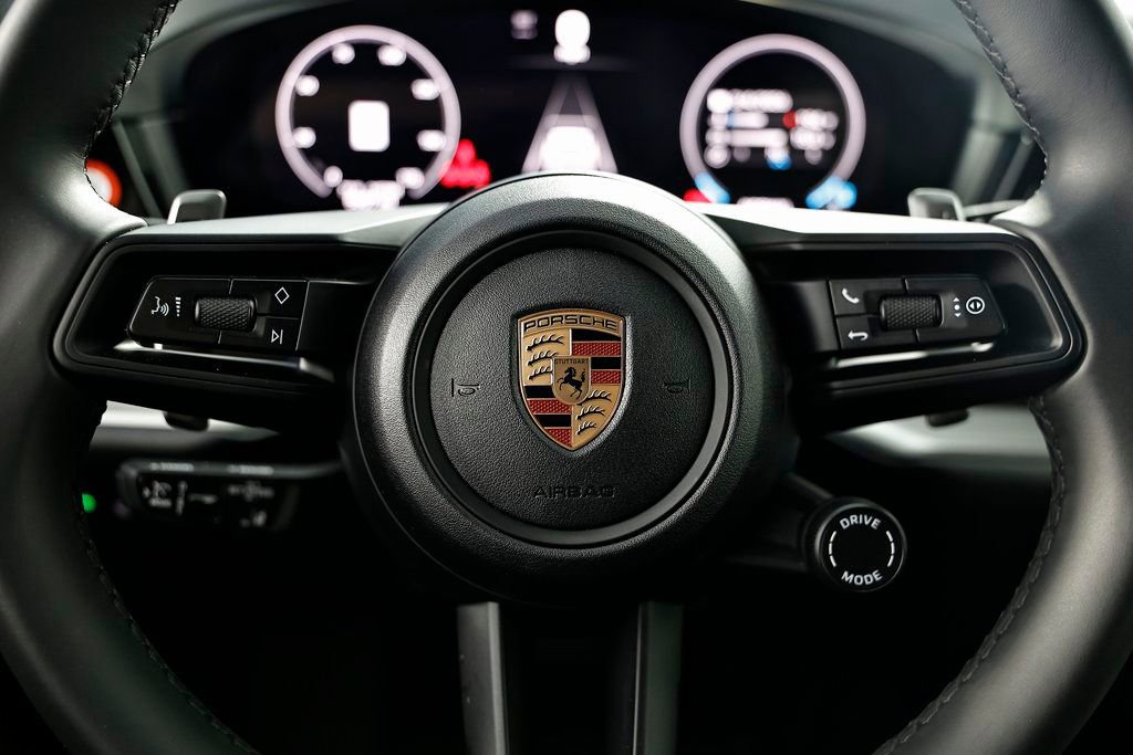 Certified 2025 Porsche Cayenne AWD/4WD image 34