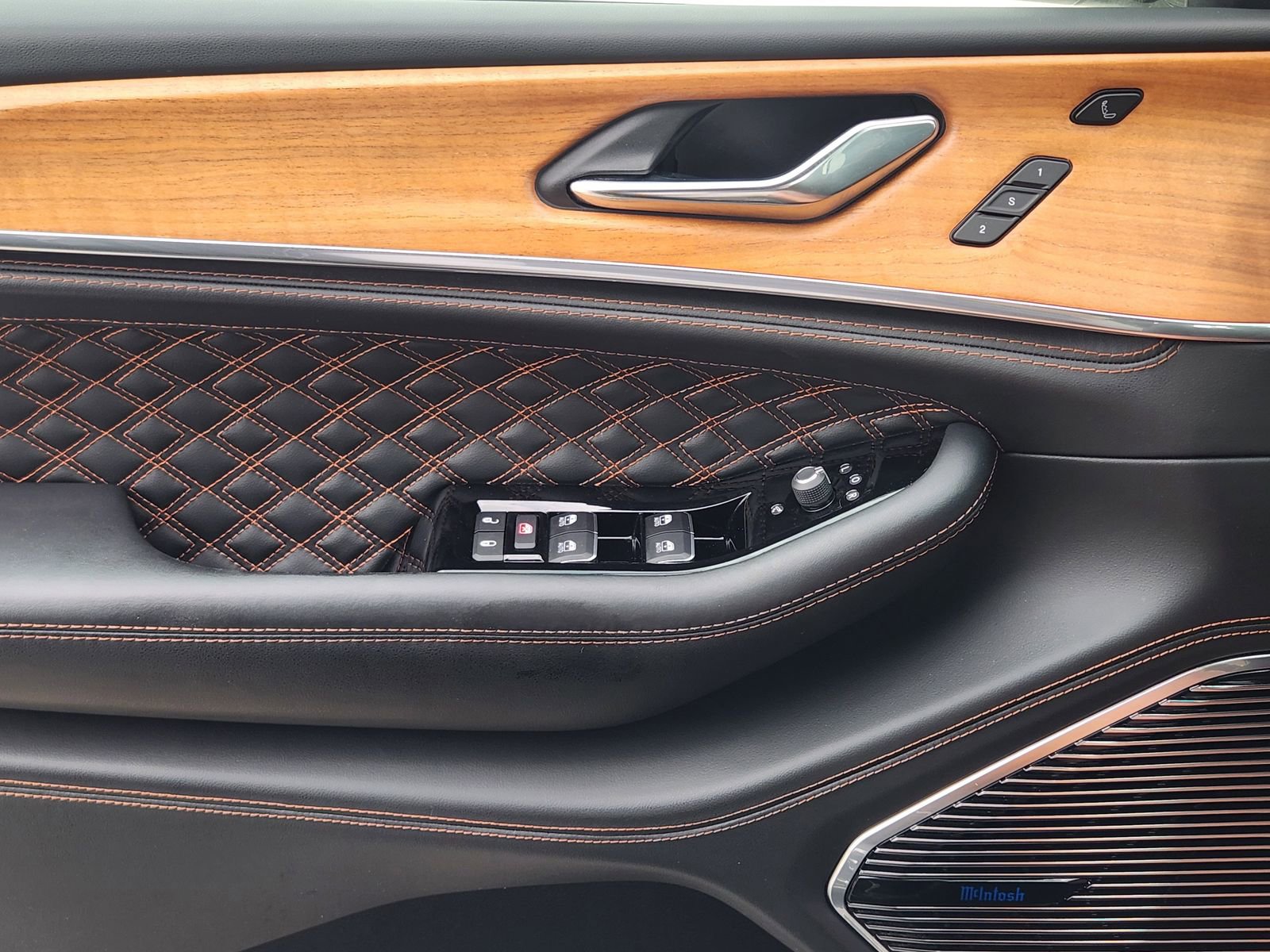 Used 2025 Jeep Grand Cherokee L Summit w/ Advanced Protech Group IV image 28