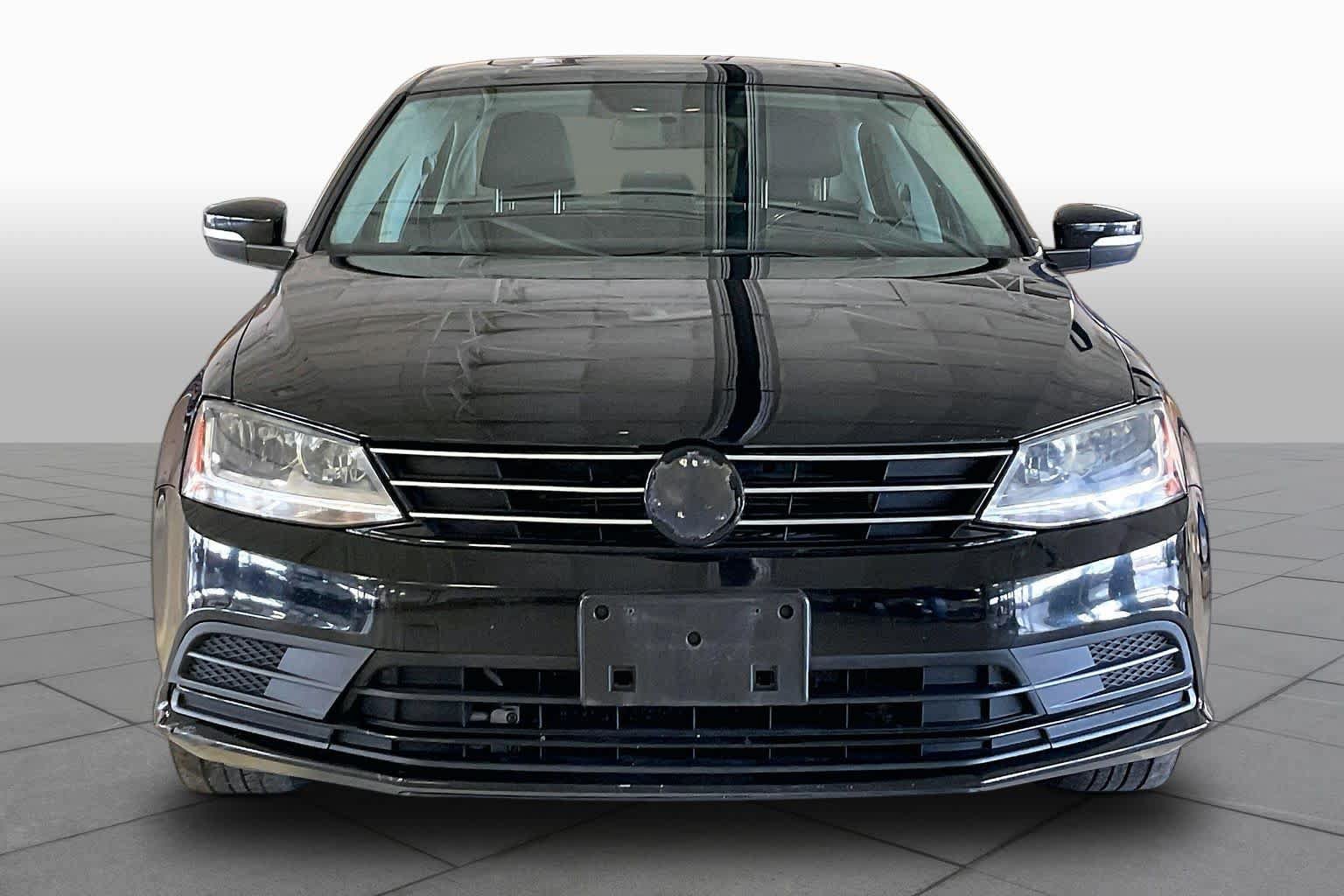 Used 2017 Volkswagen Jetta SE FWD image 3