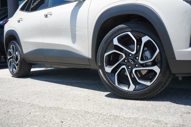 Used 2026 Chevrolet Trax RS w/ Sunroof Package FWD image 10