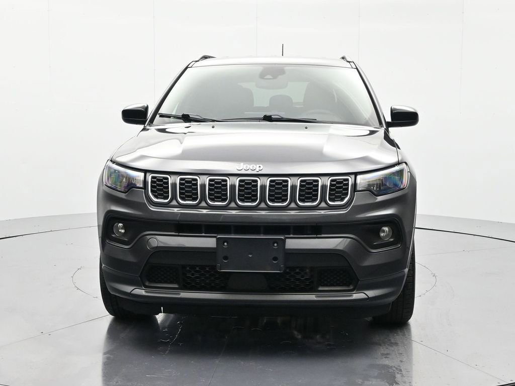 Used 2024 Jeep Compass Latitude AWD/4WD image 2
