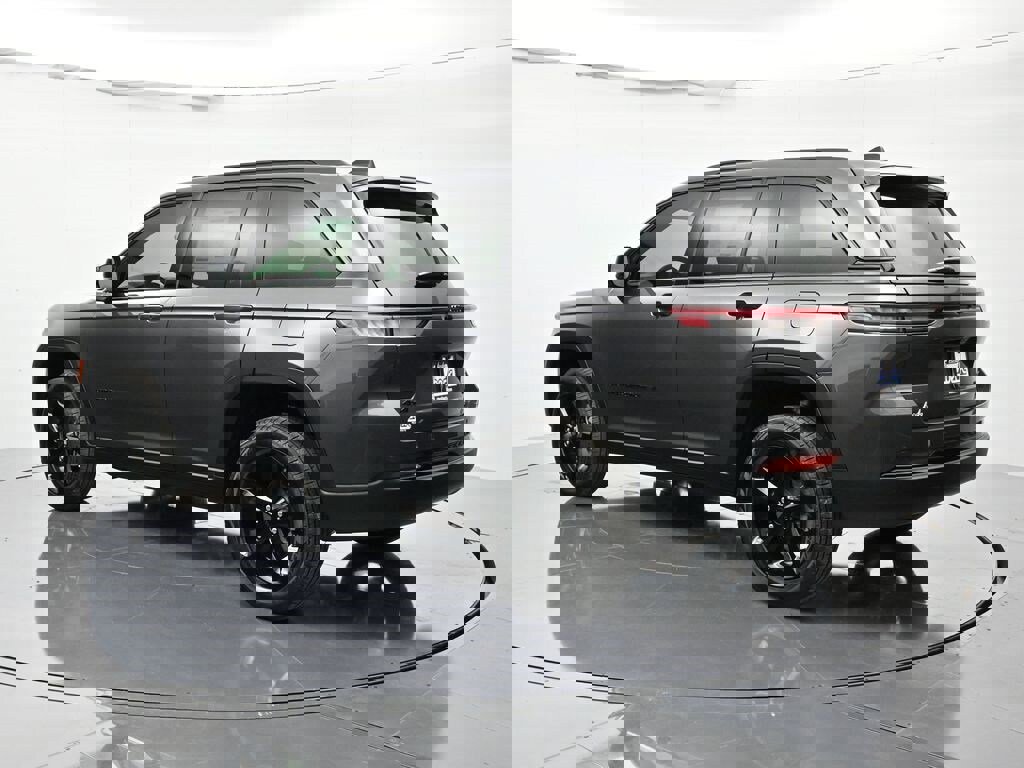 New 2025 Jeep Grand Cherokee Limited w/ Black Appearance Package image 8