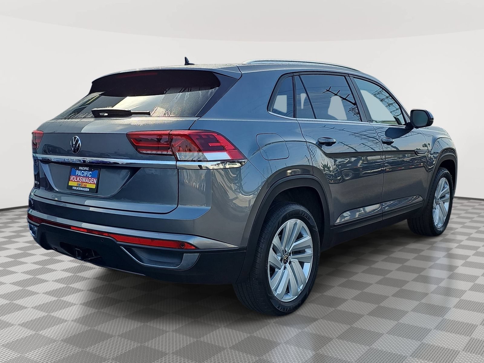 Used 2023 Volkswagen Atlas Cross Sport SE w/ Panoramic Sunroof Package FWD image 5