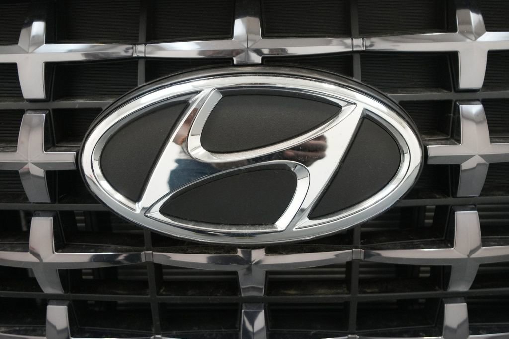 New 2025 Hyundai Venue SEL image 21