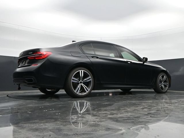 Used 2018 BMW 750i w/ Executive Package RWD image 33