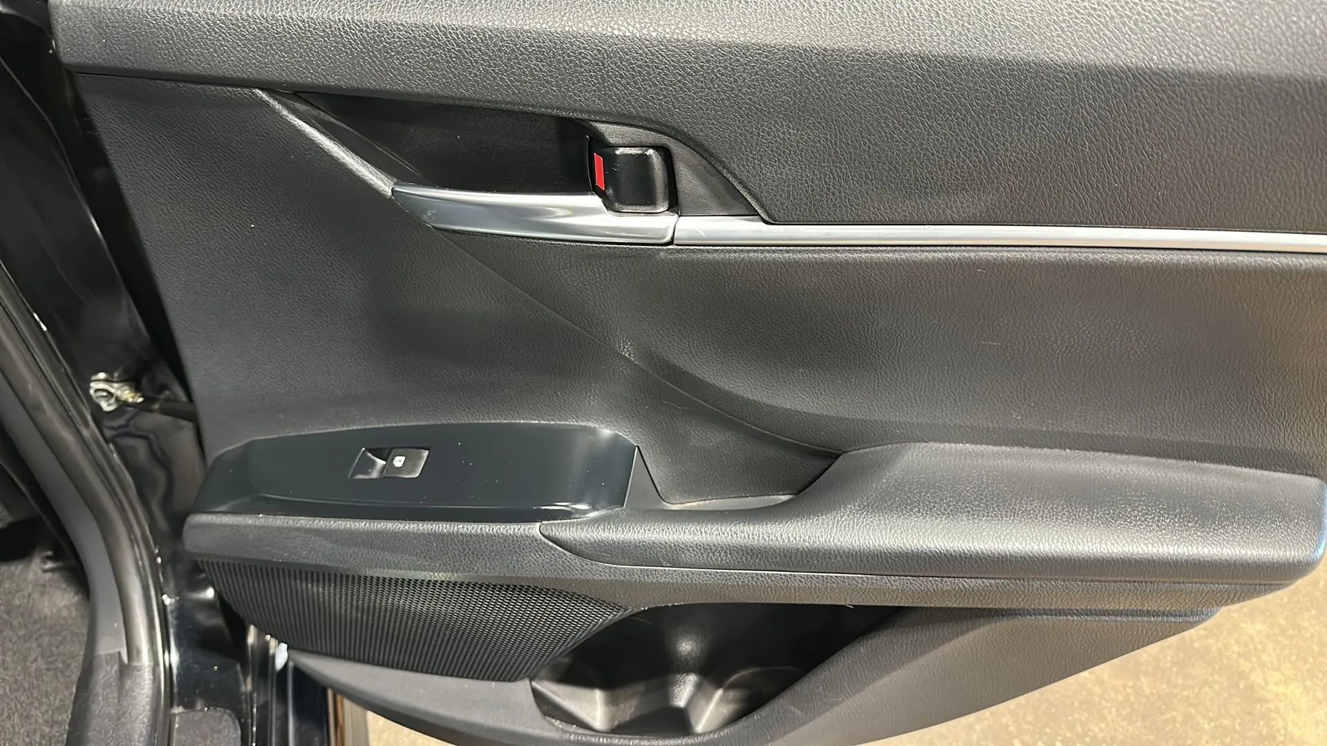 Used 2019 Toyota Camry SE w/ Carpet Mat Package FWD image 15