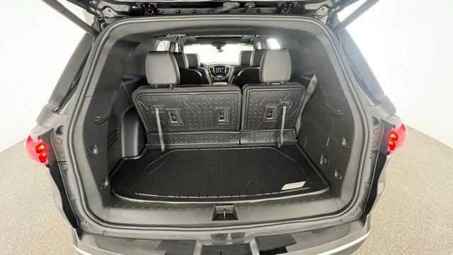 Used 2023 Chevrolet Traverse Premier image 48