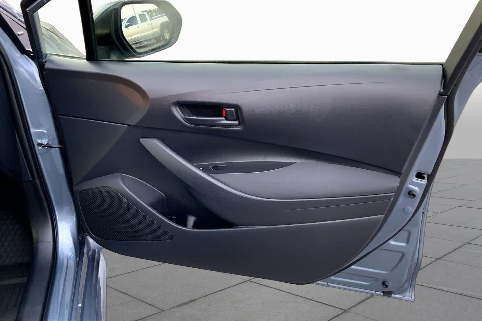 Used 2025 Toyota Corolla LE FWD image 20