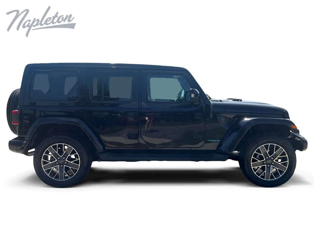 Used 2022 Jeep Wrangler Unlimited Sahara AWD/4WD image 7